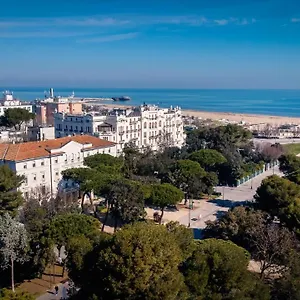 **** Hotel Residenza Parco Fellini Italien